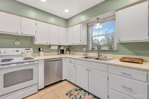 Kitchen - 7800 Spirea Dr, Cincinnati, OH 45236 photo 2 of 3