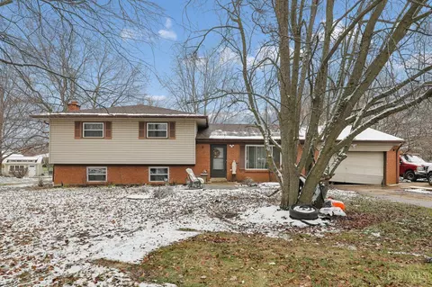 7664 Foxboro Dr, West Chester, OH 45069
