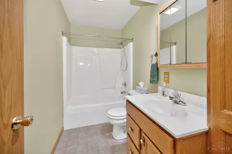Bath - 5524 Malsbeary Rd, Williamsburg, OH 45176 photo 5 of 6