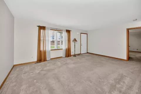 Living - 5524 Malsbeary Rd, Williamsburg, OH 45176 photo 3 of 4