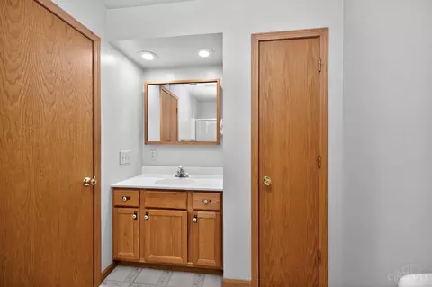 Bath - 5524 Malsbeary Rd, Williamsburg, OH 45176 photo 3 of 6