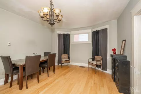 Dining - 836 Harris Ave, Cincinnati, OH 45205 photo 1 of 2