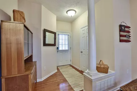 993 Lost Xing, Cincinnati, OH 45231 photo 4