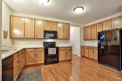 993 Lost Xing, Cincinnati, OH 45231 photo 12