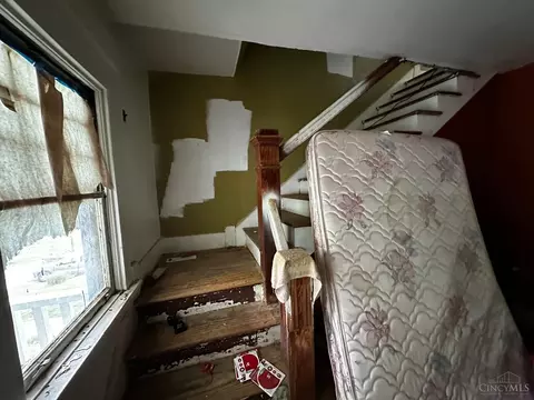 Entry Way - 1917 Brinkmeier Ave, Cincinnati, OH 45225 photo 2 of 2