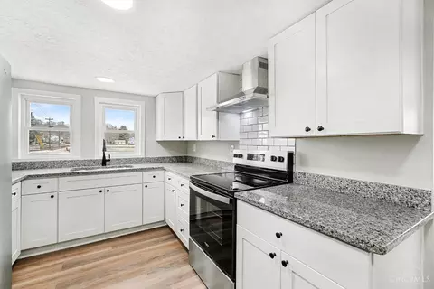 1660 Sample Rd, Oxford, OH 45056