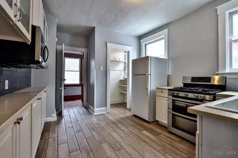 Entry Way - 1125 Seton Ave, Cincinnati, OH 45205 photo 3 of 5