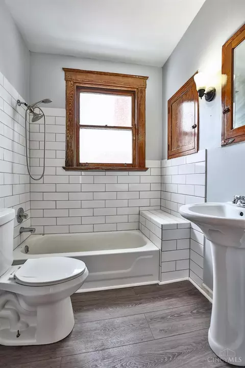 Bath - 1125 Seton Ave, Cincinnati, OH 45205 photo 2 of 2