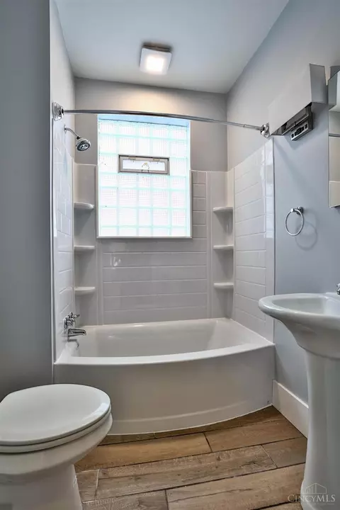 Bath - 1125 Seton Ave, Cincinnati, OH 45205 photo 1 of 2