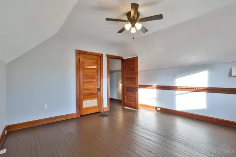 Bedroom - 1125 Seton Ave, Cincinnati, OH 45205 photo 7 of 10