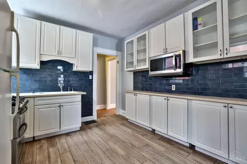 Kitchen - 1125 Seton Ave, Cincinnati, OH 45205 photo 2 of 4