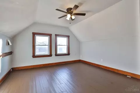 Bedroom - 1125 Seton Ave, Cincinnati, OH 45205 photo 6 of 10