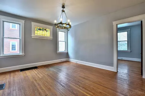 Living - 1125 Seton Ave, Cincinnati, OH 45205 photo 4 of 8