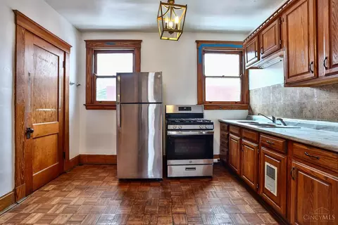 Kitchen - 1125 Seton Ave, Cincinnati, OH 45205 photo 3 of 4