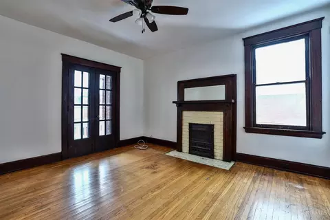 Living - 1125 Seton Ave, Cincinnati, OH 45205 photo 6 of 8