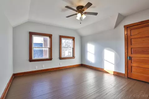 Bedroom - 1125 Seton Ave, Cincinnati, OH 45205 photo 5 of 10