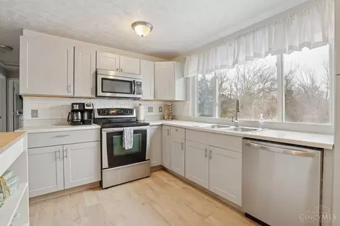 Kitchen - 2638 Houston Rd, Cincinnati, OH 45231 photo 4 of 4