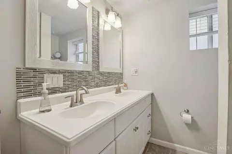 Bath - 2638 Houston Rd, Cincinnati, OH 45231 photo 2 of 4