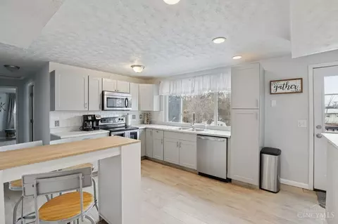 Kitchen - 2638 Houston Rd, Cincinnati, OH 45231 photo 2 of 4