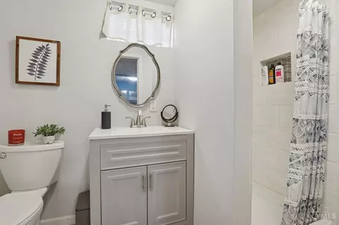 Bath - 2638 Houston Rd, Cincinnati, OH 45231 photo 3 of 4