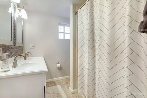 Bath - 2638 Houston Rd, Cincinnati, OH 45231 photo 1 of 4