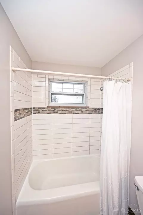 Bath - 1146 Stone Dr, Harrison, OH 45030 photo 2 of 2