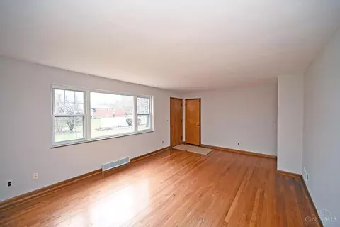 Living - 1146 Stone Dr, Harrison, OH 45030 photo 3 of 4