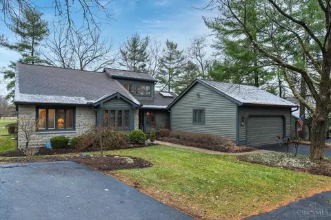 16 Woodcreek Dr, Blue Ash, OH 45241