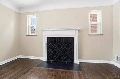 Living - 5641 Samver Rd, Cincinnati, OH 45239 photo 4 of 4