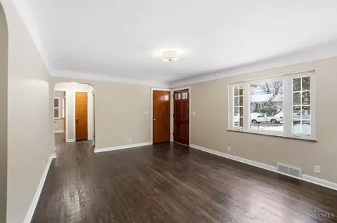 Living - 5641 Samver Rd, Cincinnati, OH 45239 photo 3 of 4