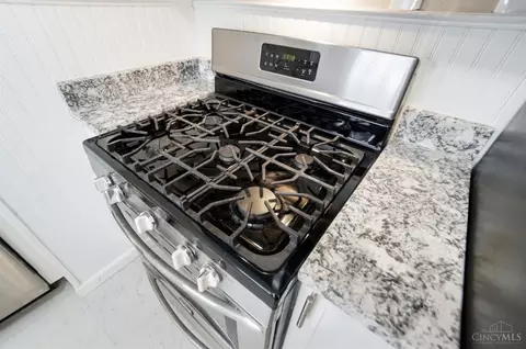 Kitchen - 5641 Samver Rd, Cincinnati, OH 45239 photo 4 of 5