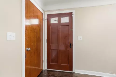 Entry Way - 5641 Samver Rd, Cincinnati, OH 45239 photo 2 of 8