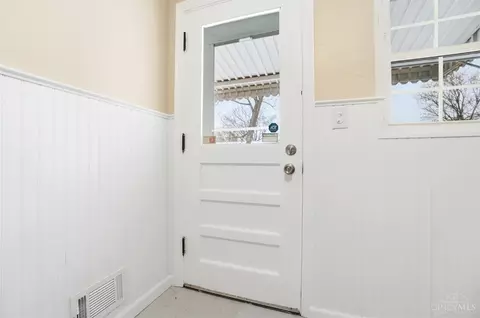 Entry Way - 5641 Samver Rd, Cincinnati, OH 45239 photo 8 of 8