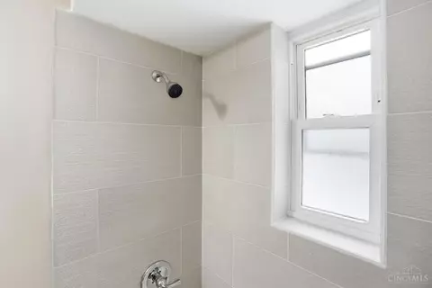 Bath - 5641 Samver Rd, Cincinnati, OH 45239 photo 5 of 8