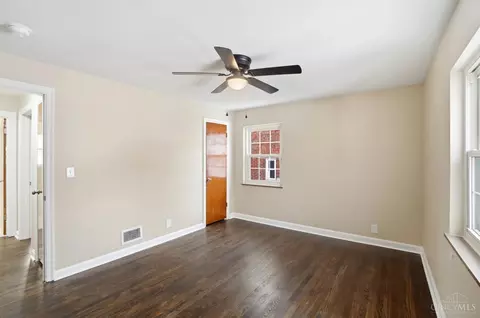 Bedroom - 5641 Samver Rd, Cincinnati, OH 45239 photo 2 of 11