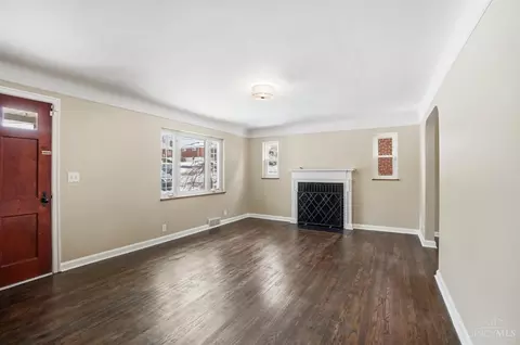 Living - 5641 Samver Rd, Cincinnati, OH 45239 photo 2 of 4