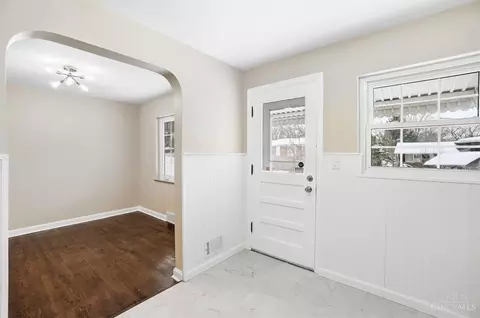 Entry Way - 5641 Samver Rd, Cincinnati, OH 45239 photo 3 of 8