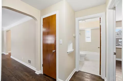 Entry Way - 5641 Samver Rd, Cincinnati, OH 45239 photo 4 of 8