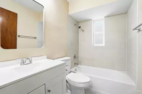 Bath - 5641 Samver Rd, Cincinnati, OH 45239 photo 1 of 8