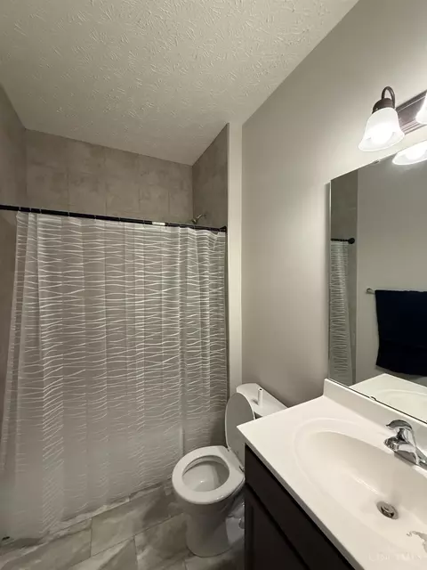 Bath - 616 Crabapple Ct, Hamilton Township, OH 45039 photo 4 of 4
