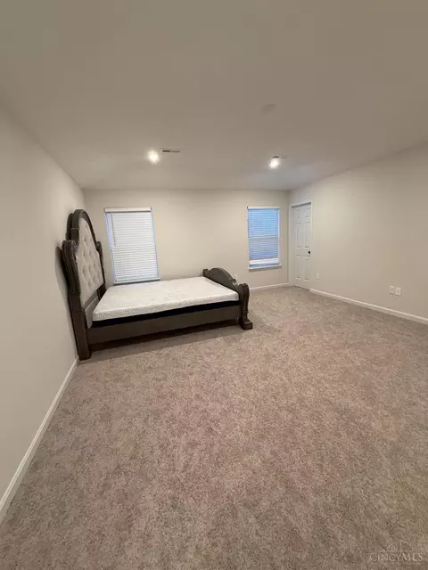 Bedroom - 616 Crabapple Ct, Hamilton Township, OH 45039 photo 1 of 3