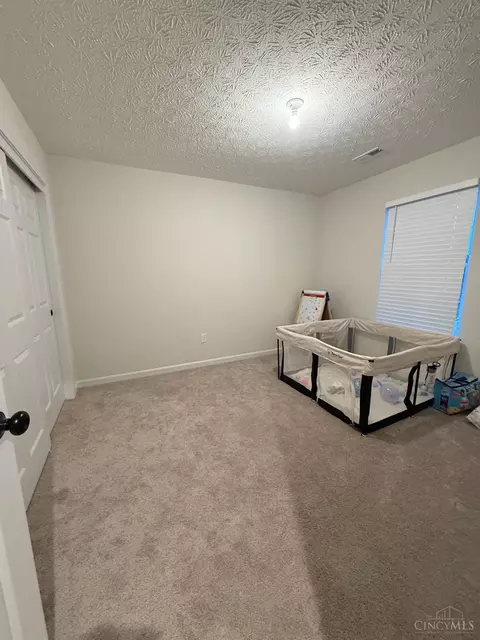 Bedroom - 616 Crabapple Ct, Hamilton Township, OH 45039 photo 3 of 3
