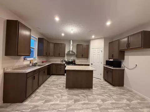 Kitchen - 616 Crabapple Ct, Hamilton Township, OH 45039 photo 1 of 2