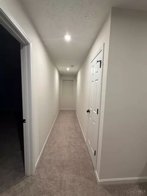 Entry Way - 616 Crabapple Ct, Hamilton Township, OH 45039 photo 3 of 3