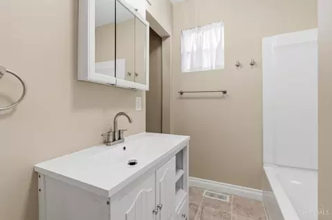Bath - 315 Wright St, Blanchester, OH 45107 photo 1 of 2