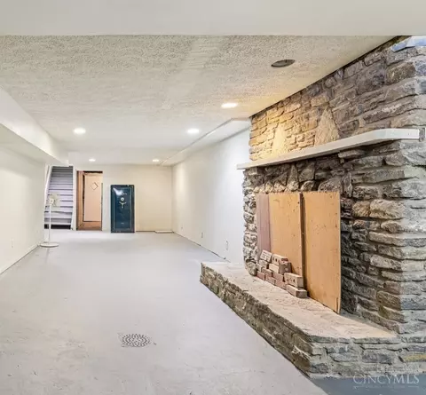 6891 Fields Ertel Rd, Cincinnati, OH 45241 photo 27