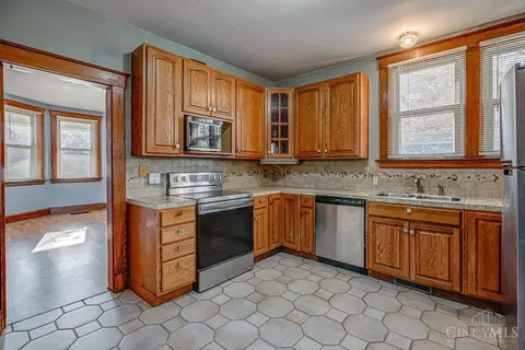 Kitchen - 3226 Herbert Ave, Cincinnati, OH 45211 photo 2 of 3