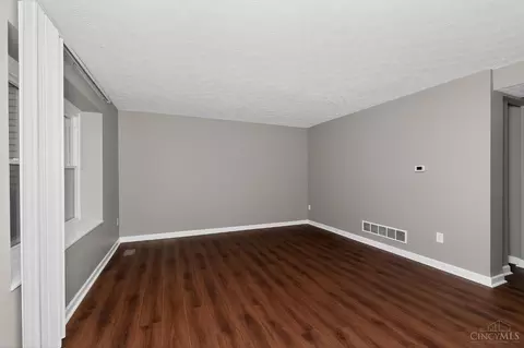 Living - 4553 Treeview Ct, Batavia, OH 45103 photo 1 of 4