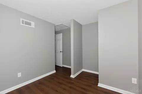 Entry Way - 4553 Treeview Ct, Batavia, OH 45103 photo 3 of 4