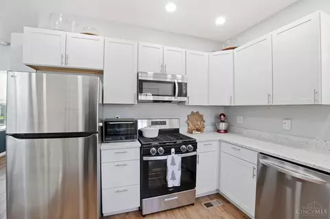 Kitchen - 4324 Normandy Ave, Cincinnati, OH 45227 photo 4 of 5